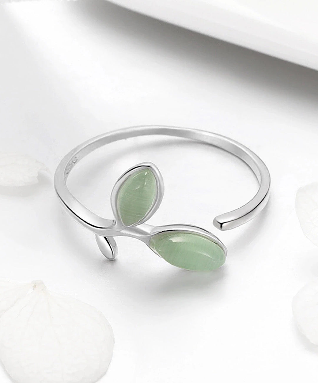 Green Leaves Ring