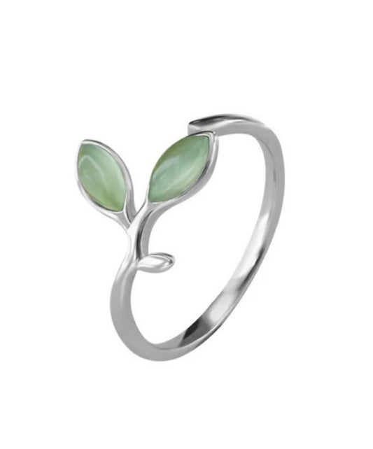 Green Leaves Ring